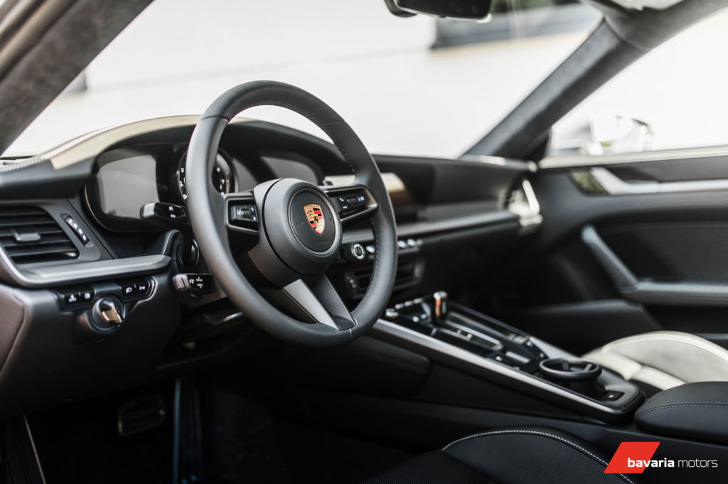 Porsche 992 Carrera 4