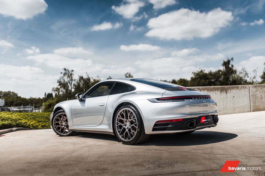 Porsche 992 Carrera 4