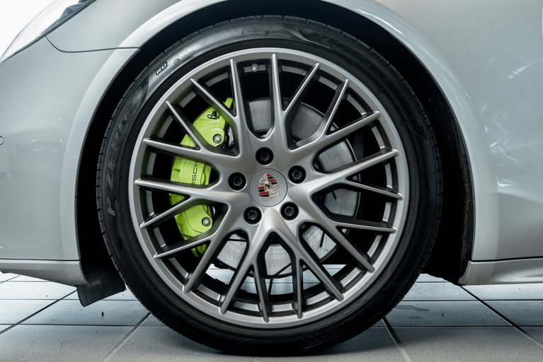 Porsche Panamera 4 E-Hybrid