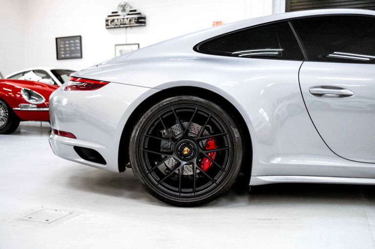 Porsche 991.2 Carrera GTS