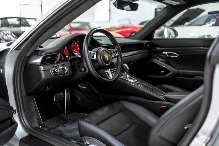 Porsche 991.2 Carrera GTS