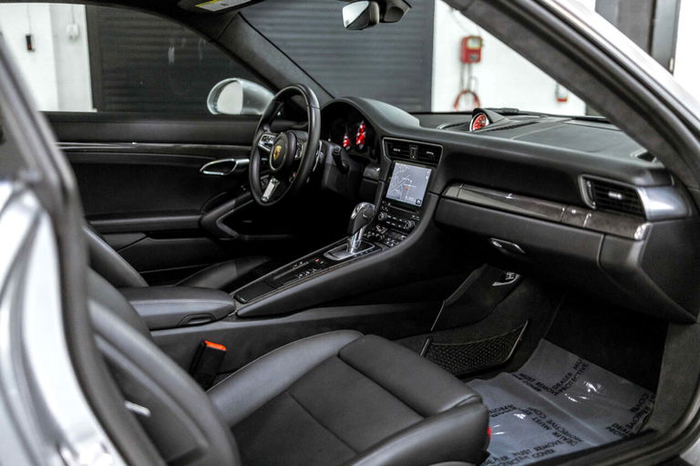 Porsche 991.2 Carrera GTS