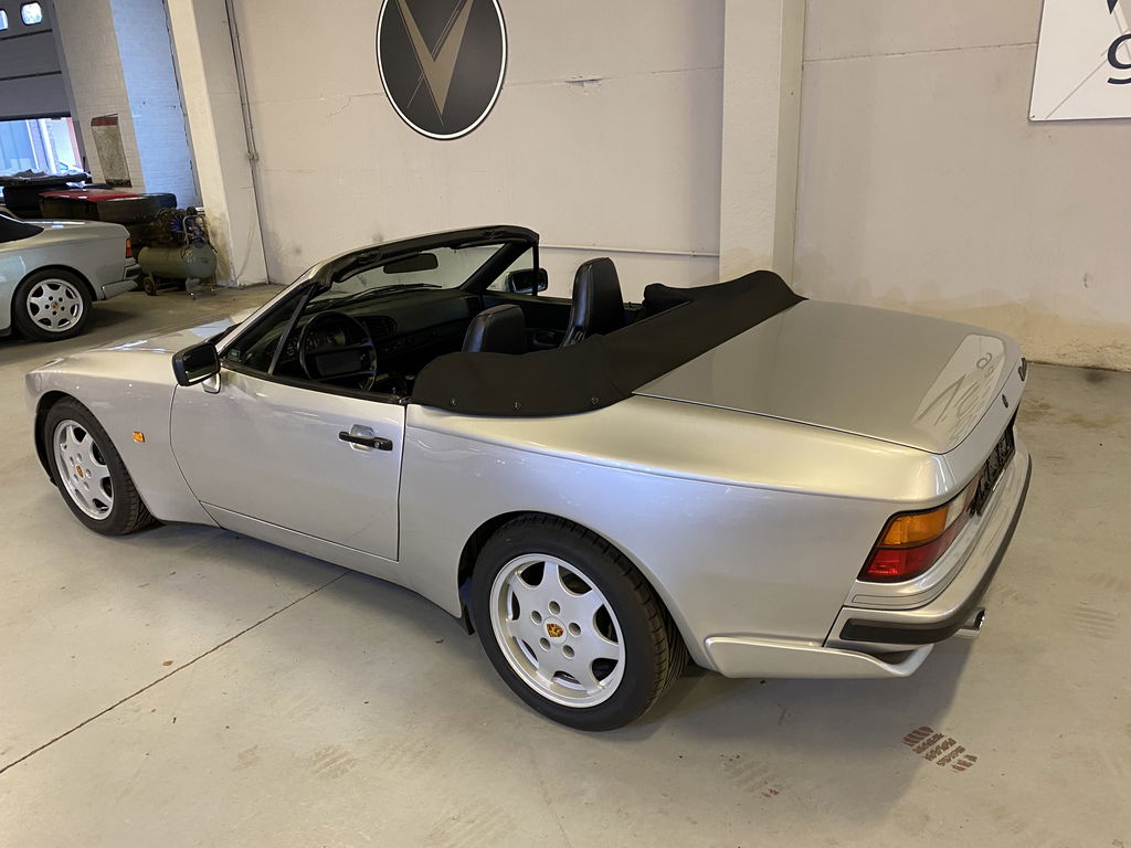 Porsche 944 Turbo Cabriolet