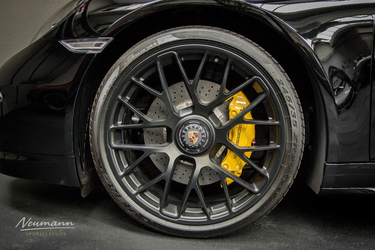 Porsche 991 Carrera 4 GTS