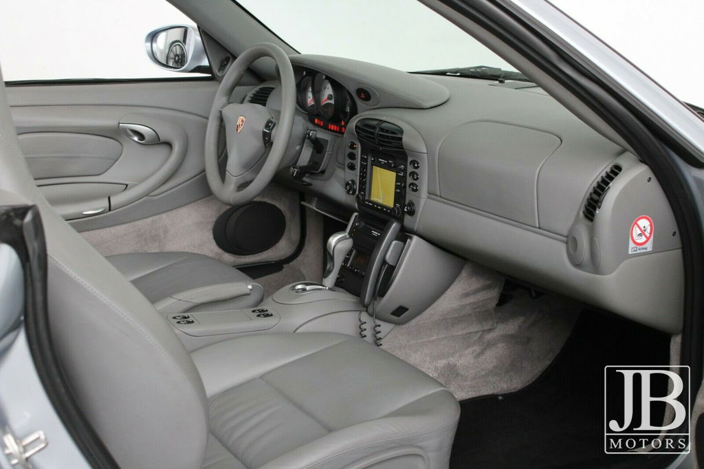Porsche 996 Carrera 4
