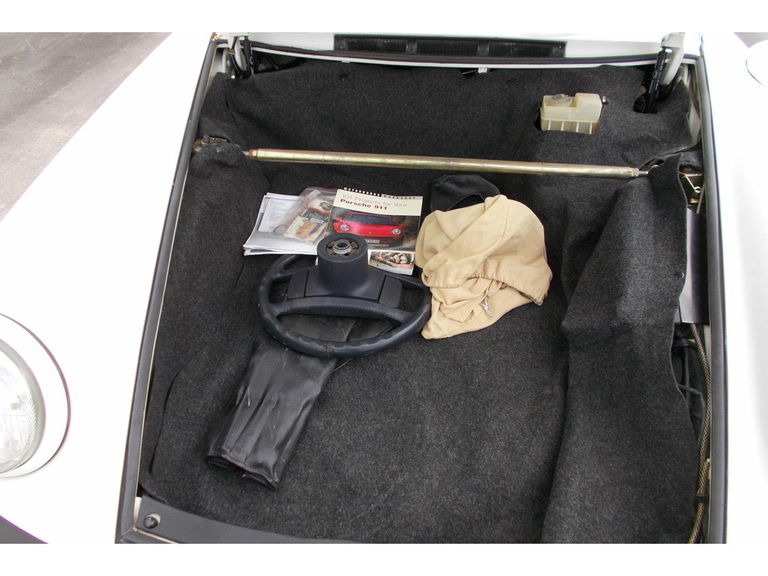 Porsche 911 Carrera 3.2 (US)