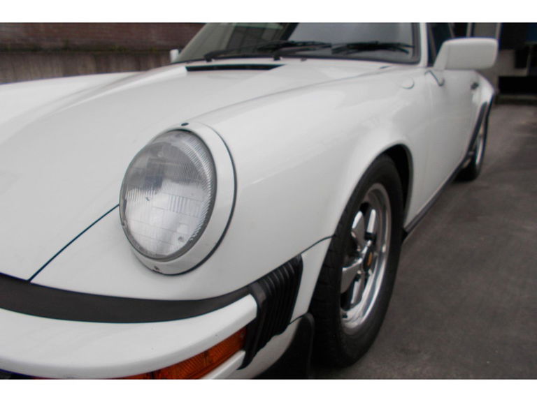 Porsche 911 Carrera 3.2 (US)