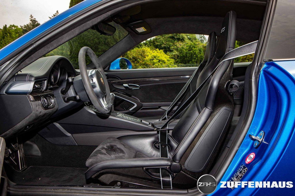 Porsche 991 Carrera 4 GTS