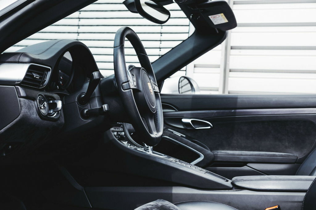 Porsche 991 Carrera GTS