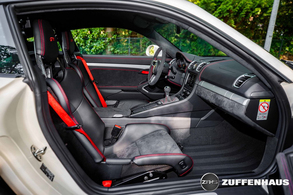 Porsche 981 Cayman GT4