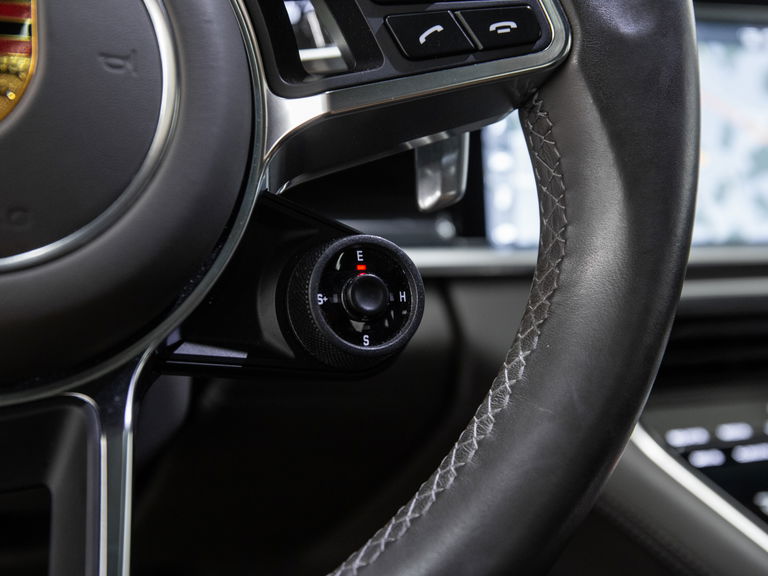 Porsche Panamera 4 E-Hybrid