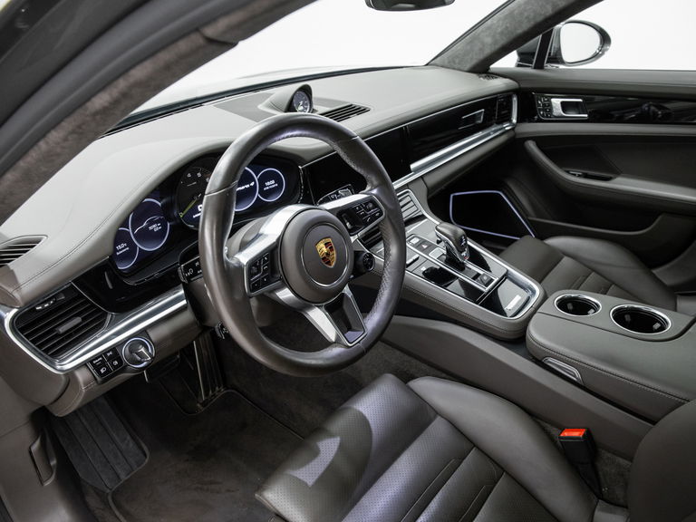 Porsche Panamera 4 E-Hybrid