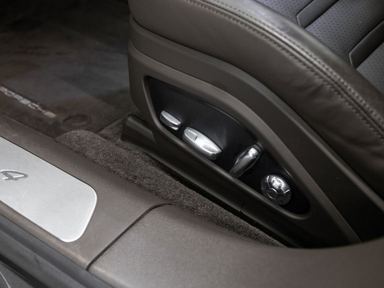 Porsche Panamera 4 E-Hybrid