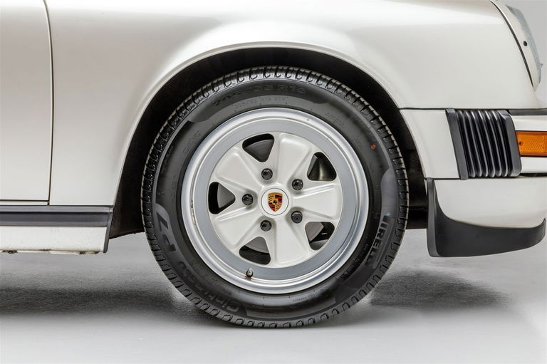 Porsche 911 Carrera 3.2 (US)