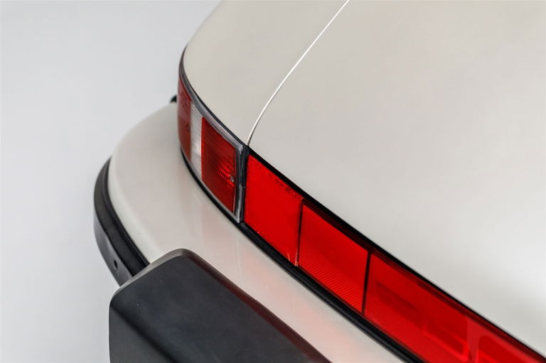 Porsche 911 Carrera 3.2 (US)