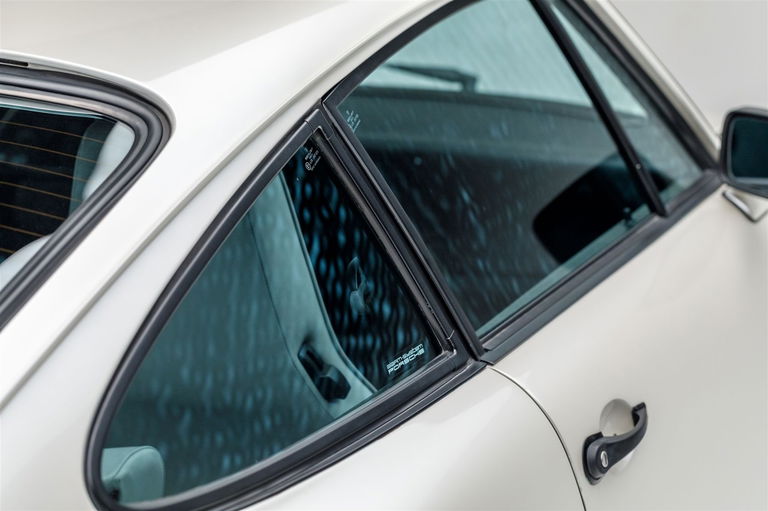 Porsche 911 Carrera 3.2 (US)