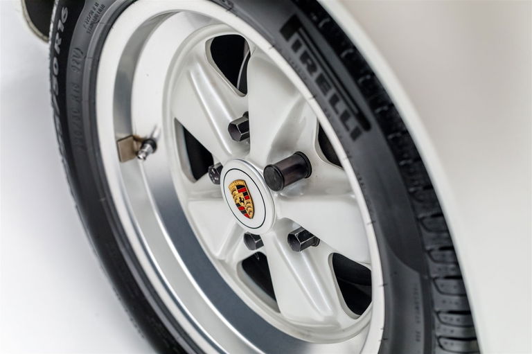 Porsche 911 Carrera 3.2 (US)