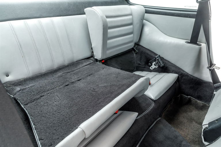 Porsche 911 Carrera 3.2 (US)