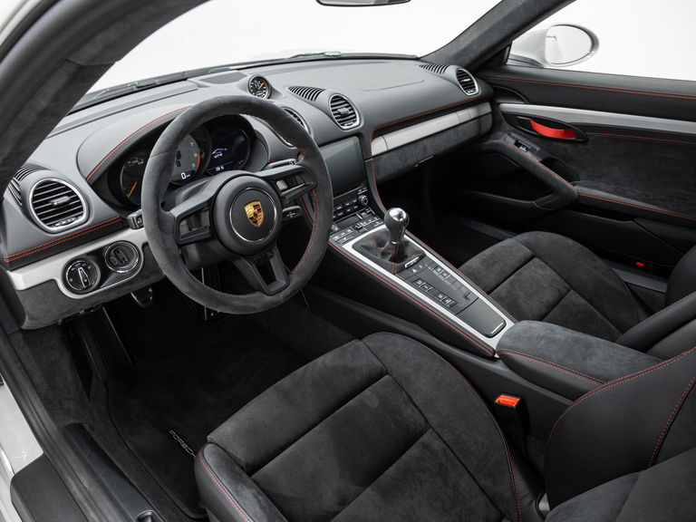 Porsche 718 Cayman GT4