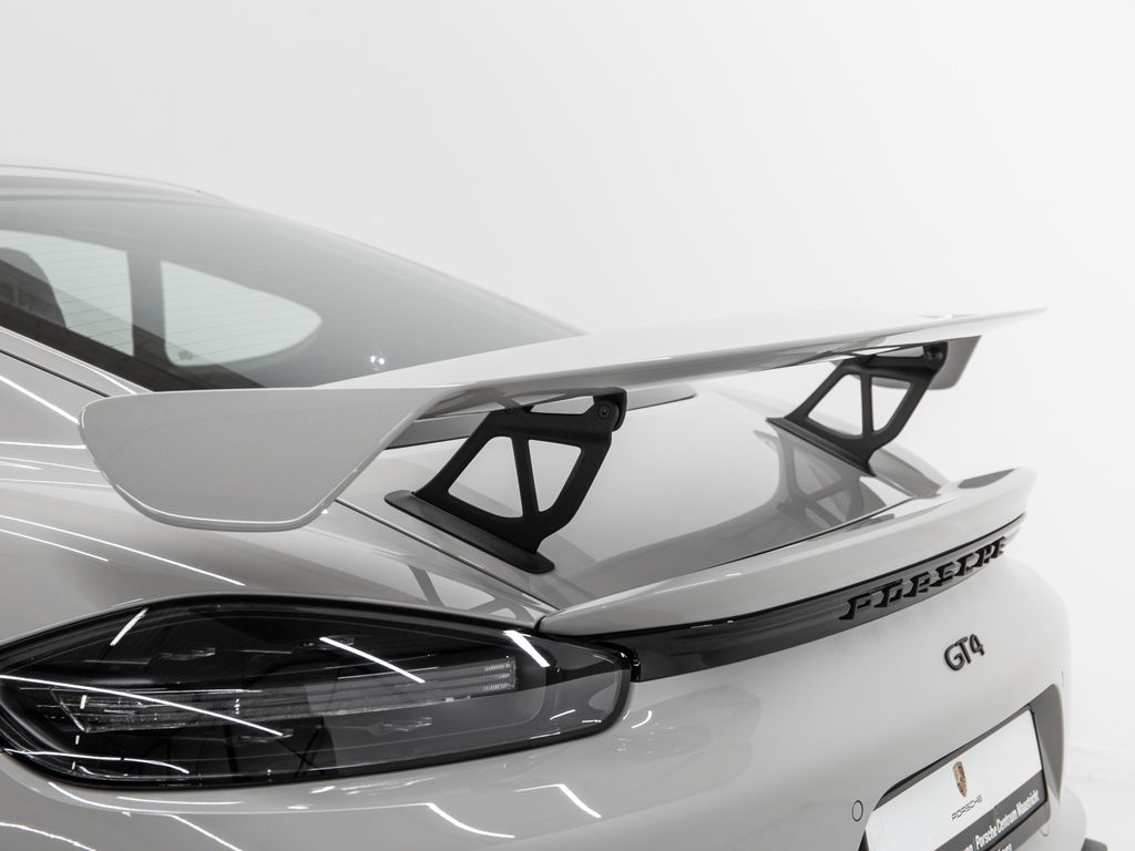 Porsche 718 Cayman GT4
