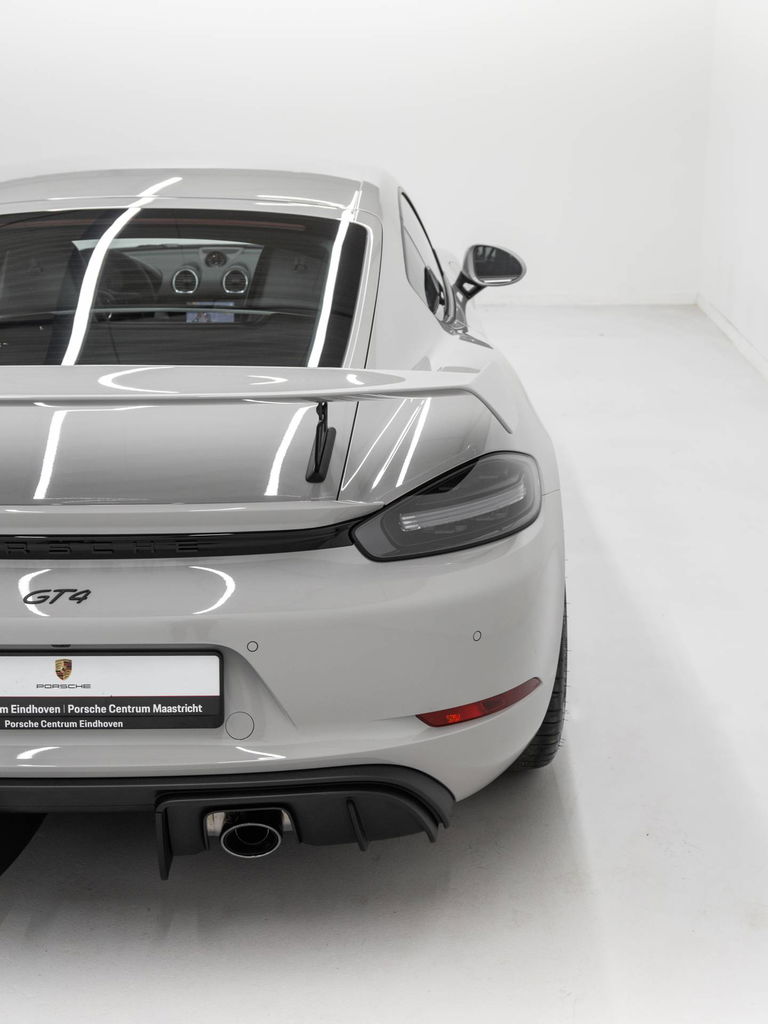 Porsche 718 Cayman GT4