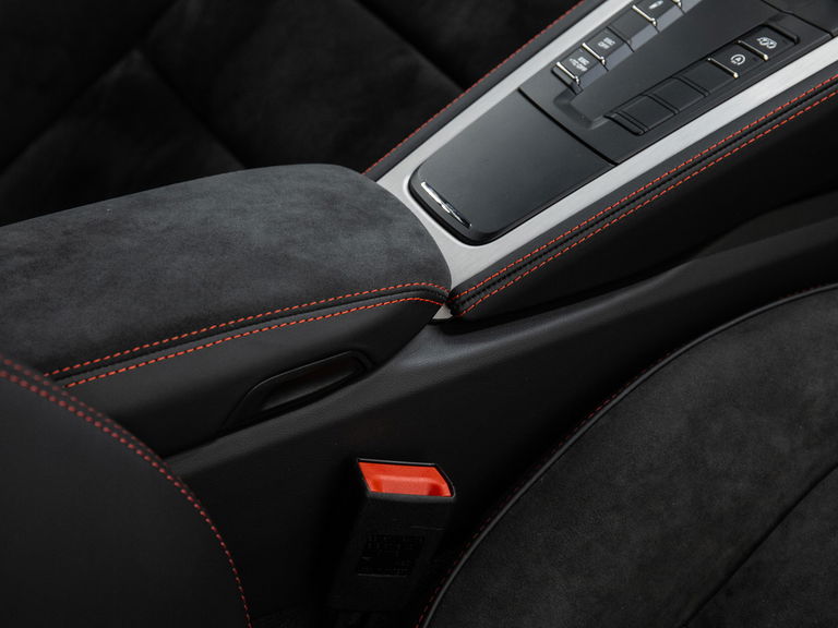 Porsche 718 Cayman GT4