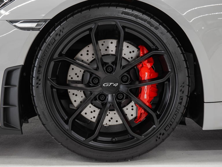 Porsche 718 Cayman GT4