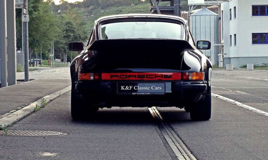 Porsche 911 Carrera 3.2 (US)