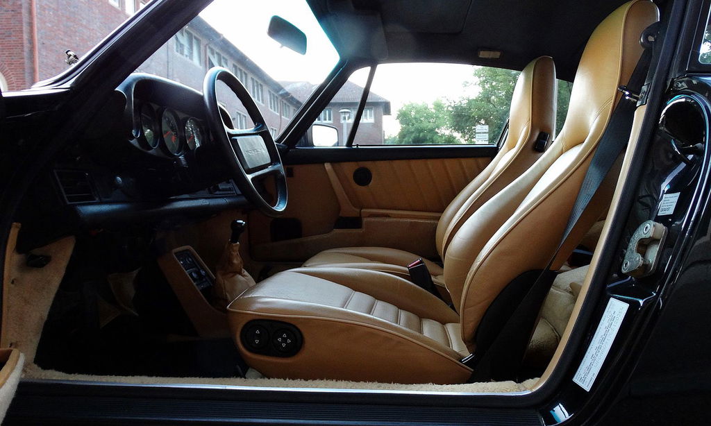 Porsche 911 Carrera 3.2 (US)