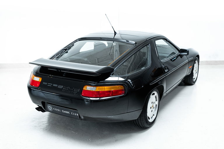 Porsche 928 S4