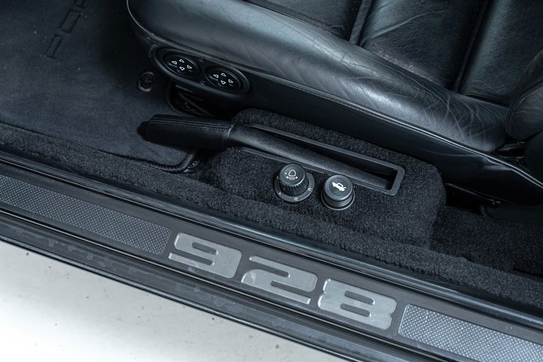 Porsche 928 S4