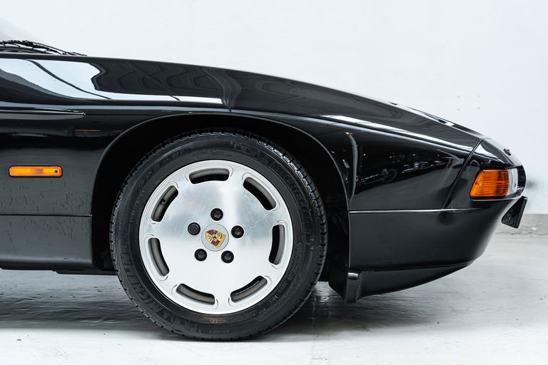 Porsche 928 S4