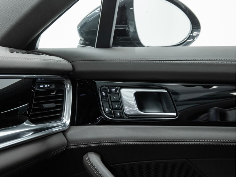 Porsche Panamera 4 E-Hybrid