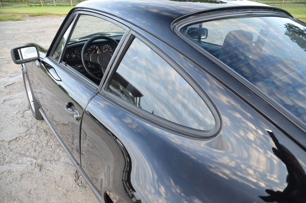 Porsche 911 Carrera 3.2 (US)