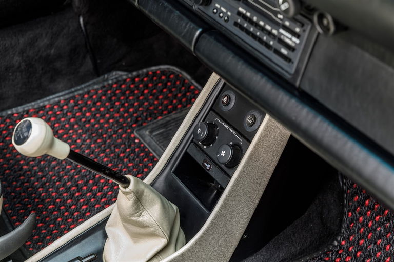 Porsche 911 Carrera 3.2 (US)