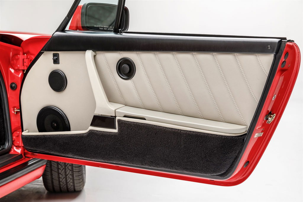 Porsche 911 Carrera 3.2 (US)