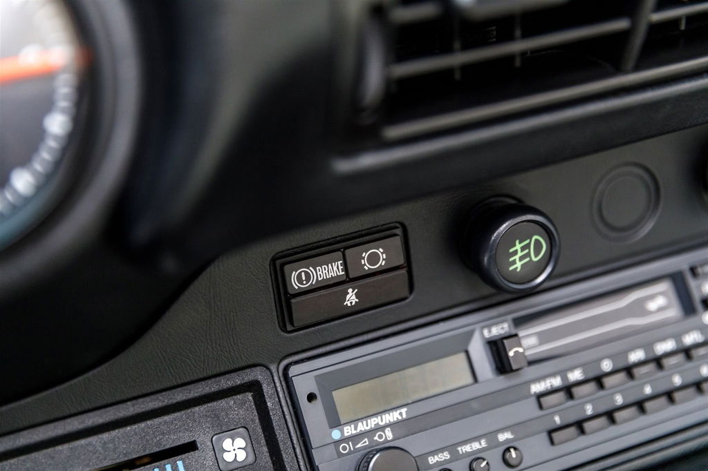 Porsche 911 Carrera 3.2 (US)