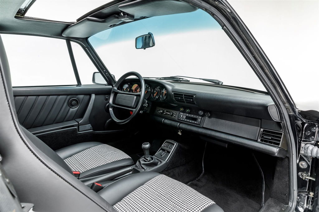 Porsche 964 Carrera 4