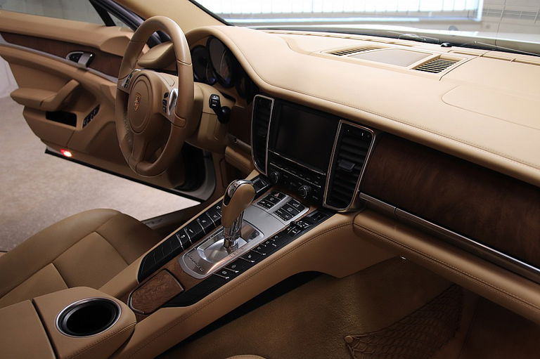 Porsche Panamera 4