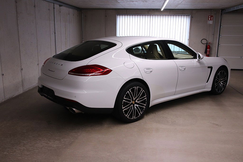 Porsche Panamera 4