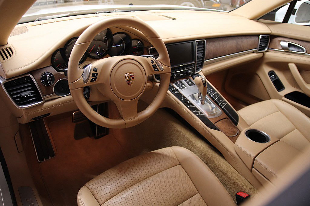 Porsche Panamera 4