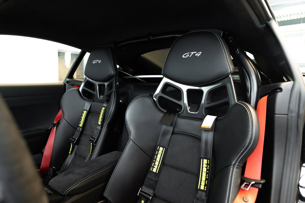 Porsche 718 Cayman GT4