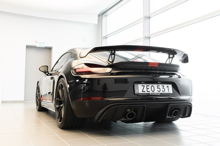 Porsche 718 Cayman GT4
