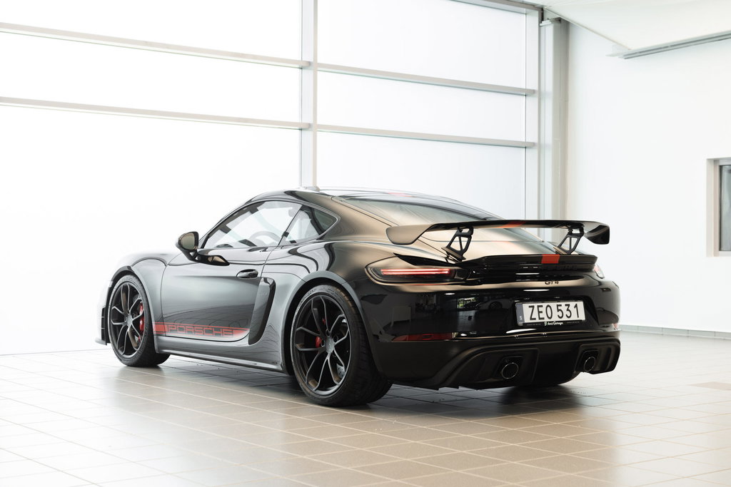 Porsche 718 Cayman GT4