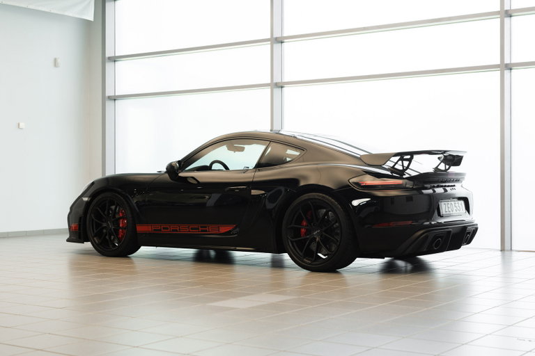 Porsche 718 Cayman GT4