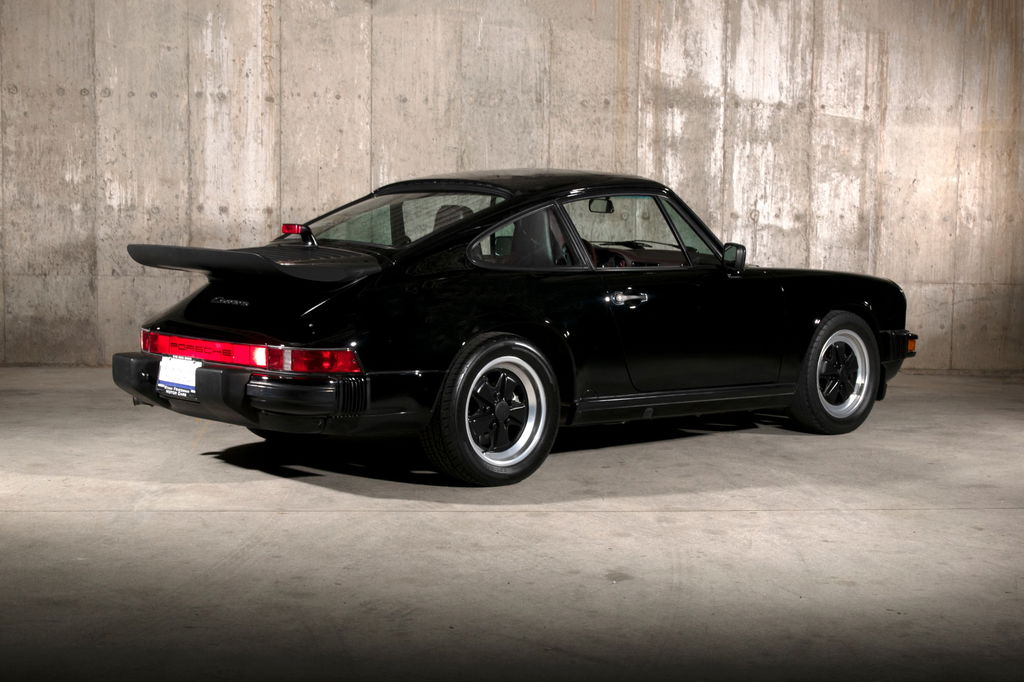 Porsche 911 Carrera 3.2 (US)