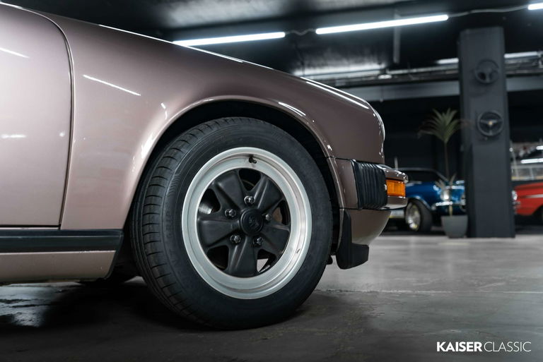 Porsche 911 Carrera 3.2 (US)