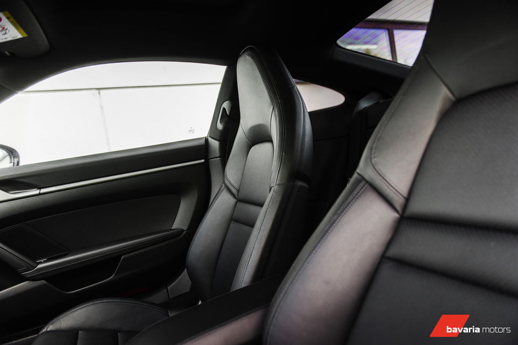 Porsche 992 Carrera 4