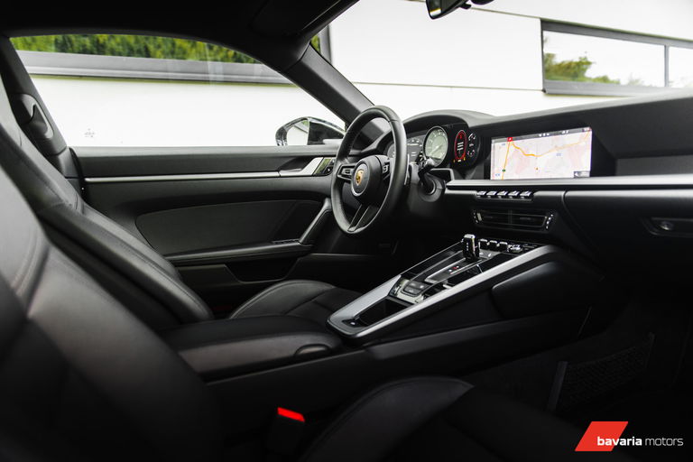 Porsche 992 Carrera 4