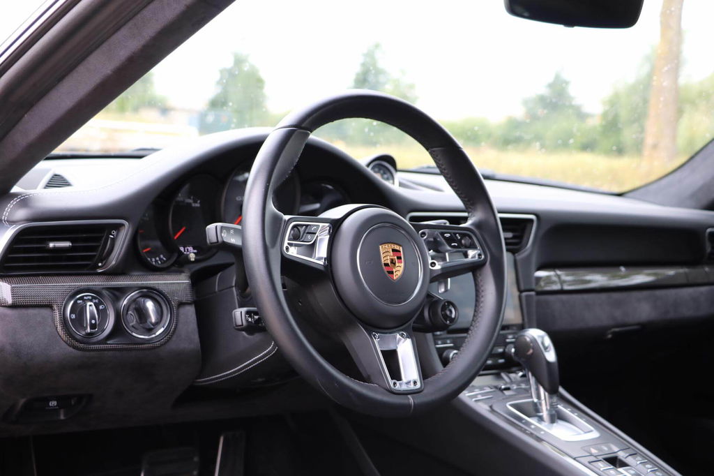 Porsche 991.2 Carrera GTS